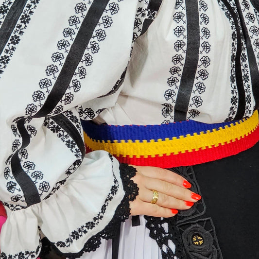 Brâu țesut tricolor by Ionela Bran