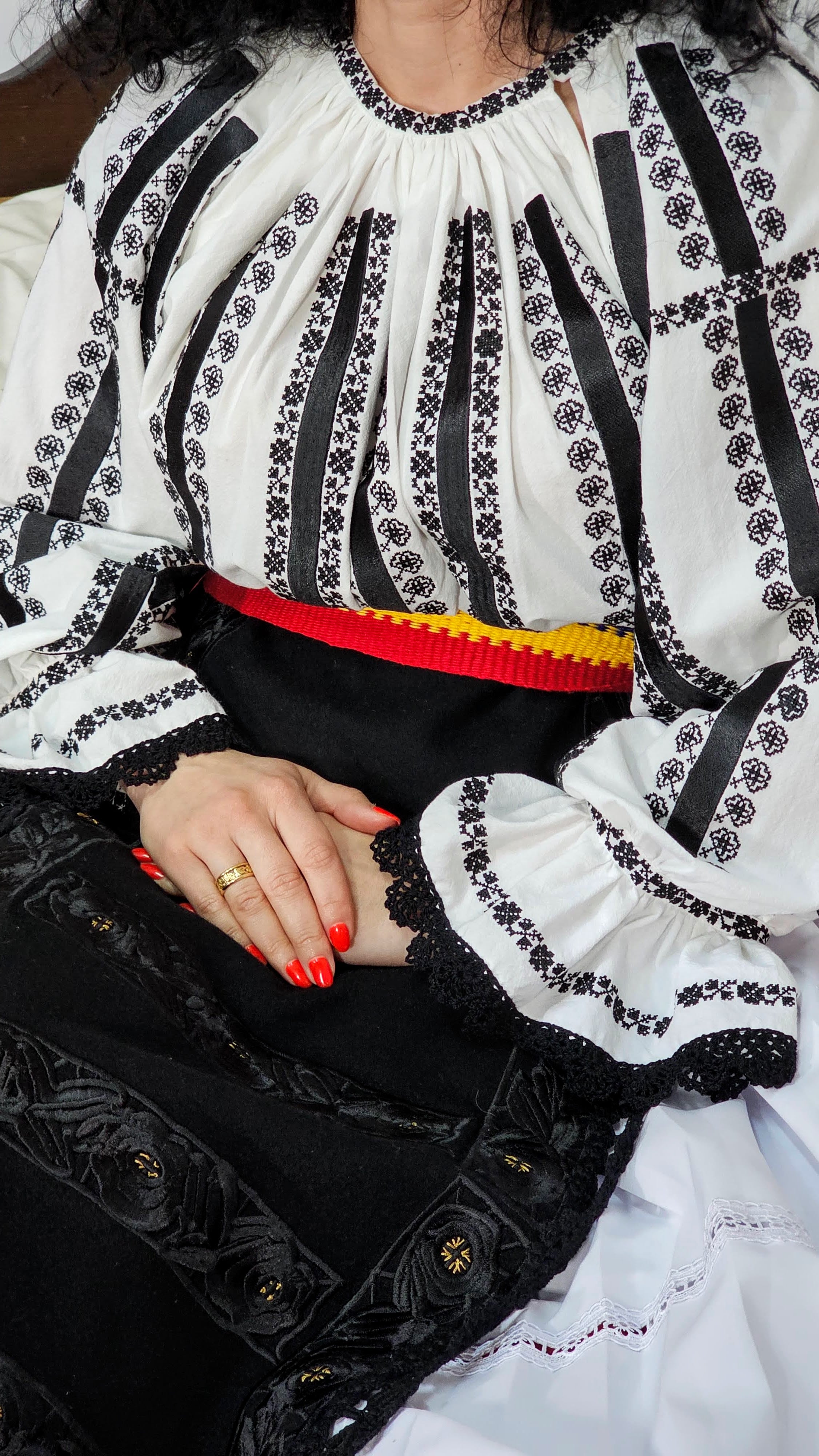 Brâu țesut tricolor by Ionela Bran