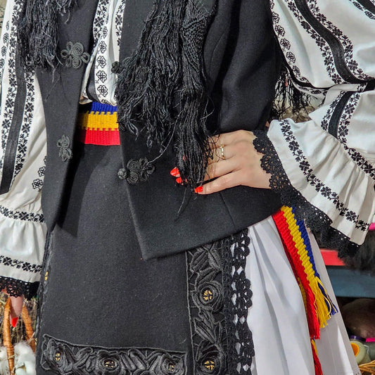 Brâu țesut tricolor by Ionela Bran