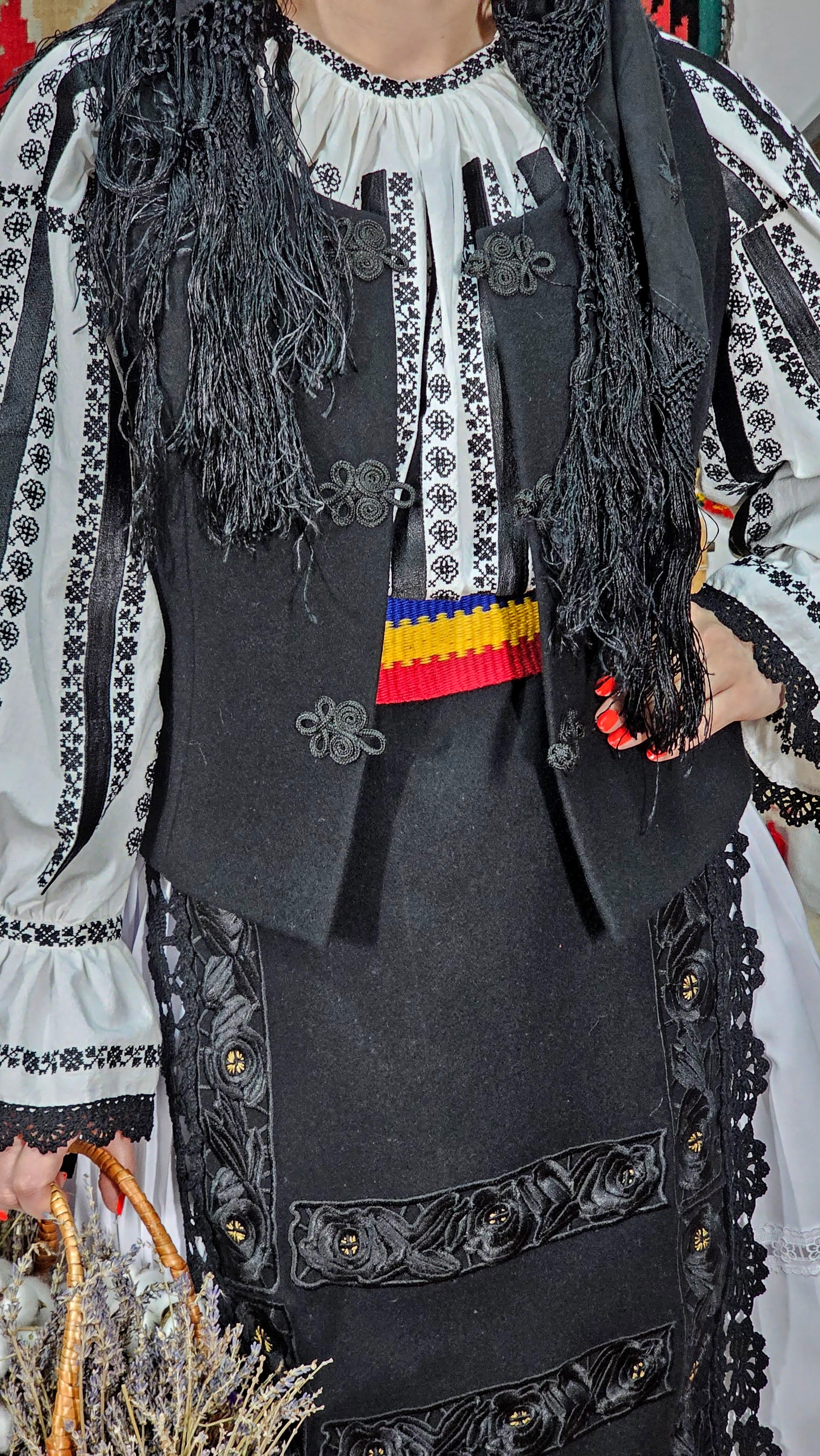 Brâu țesut tricolor by Ionela Bran