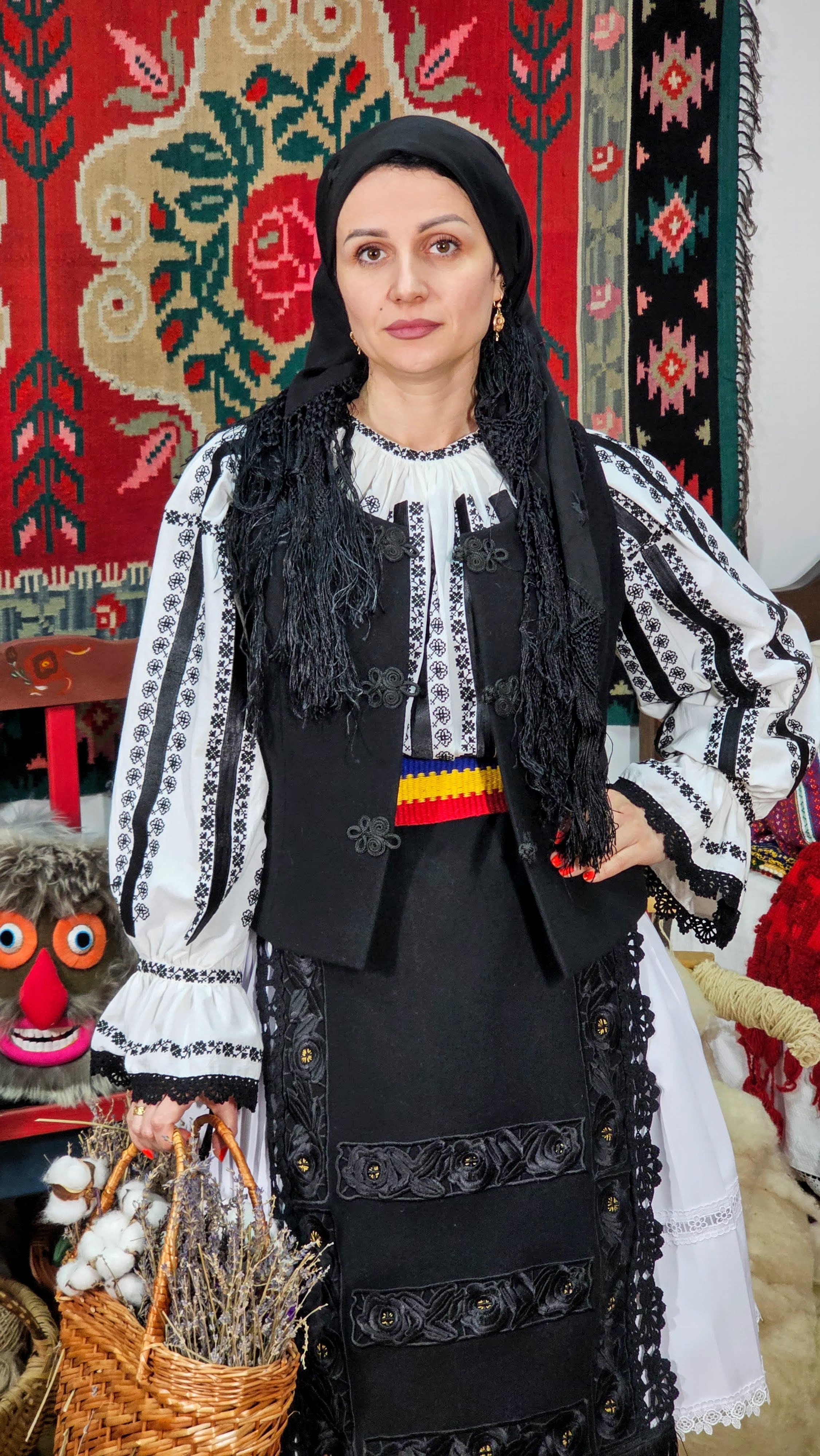 Brâu țesut tricolor by Ionela Bran