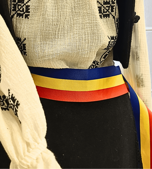 Brâu simplu tricolor by Ionela Bran