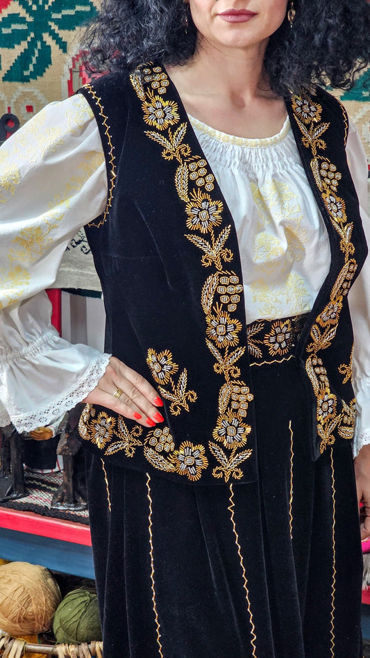 Brâu tradițional lucrat manual cu motiv floral din mărgele, produs unicat