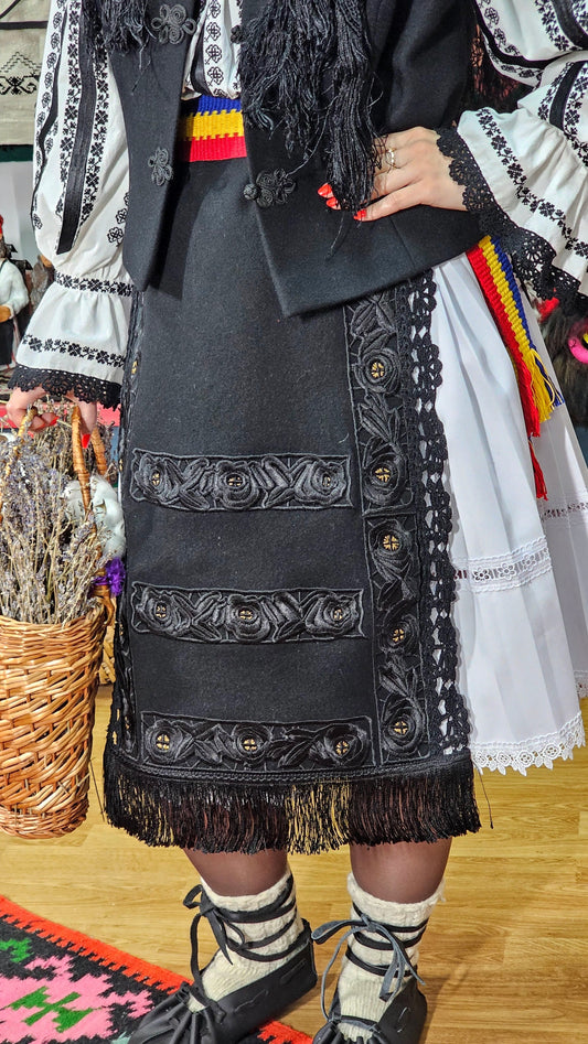 Catrință tradițională din postav de casă 100% lână