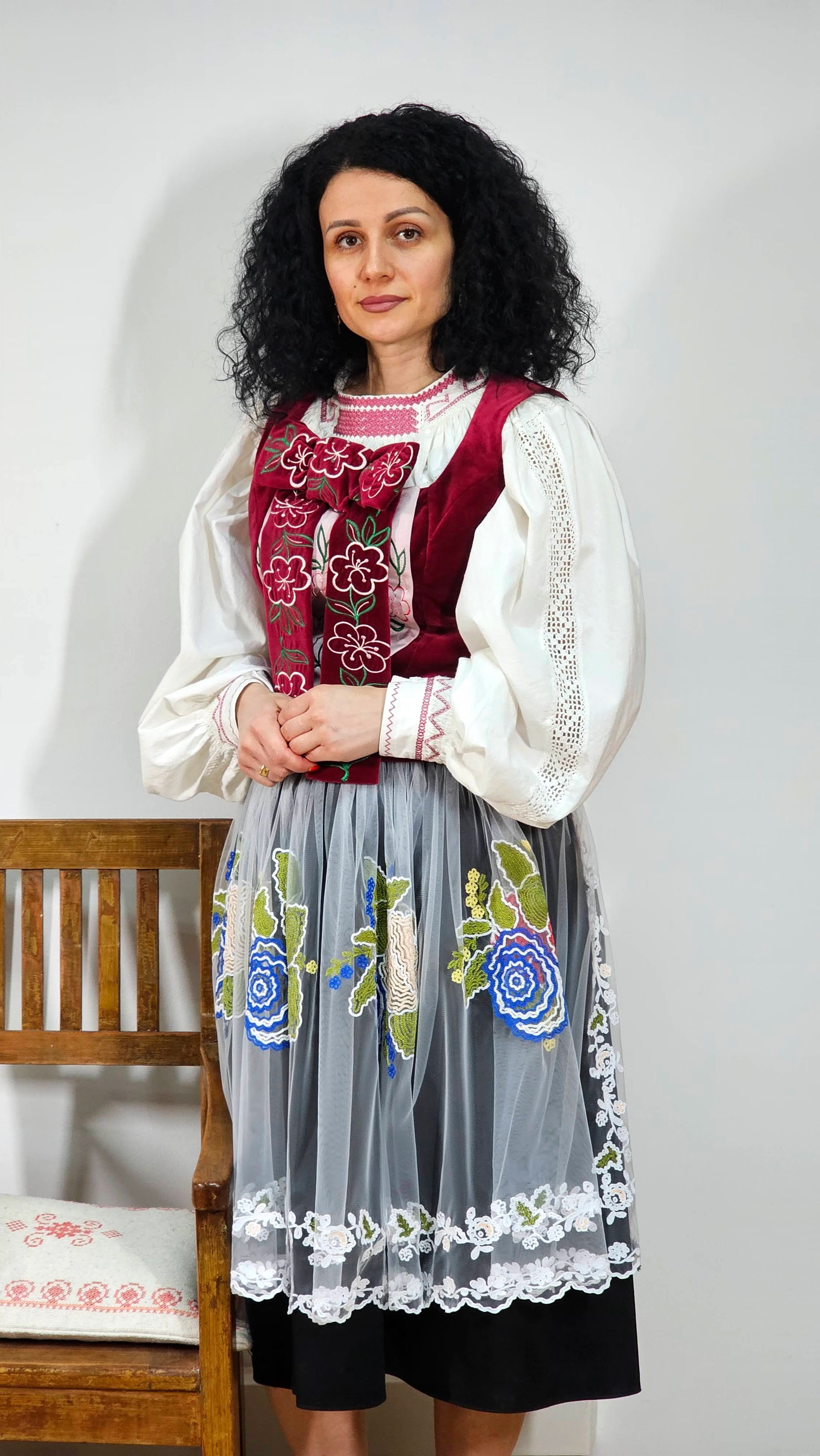 Costum tradițional de damă săsesc by Ionela Bran