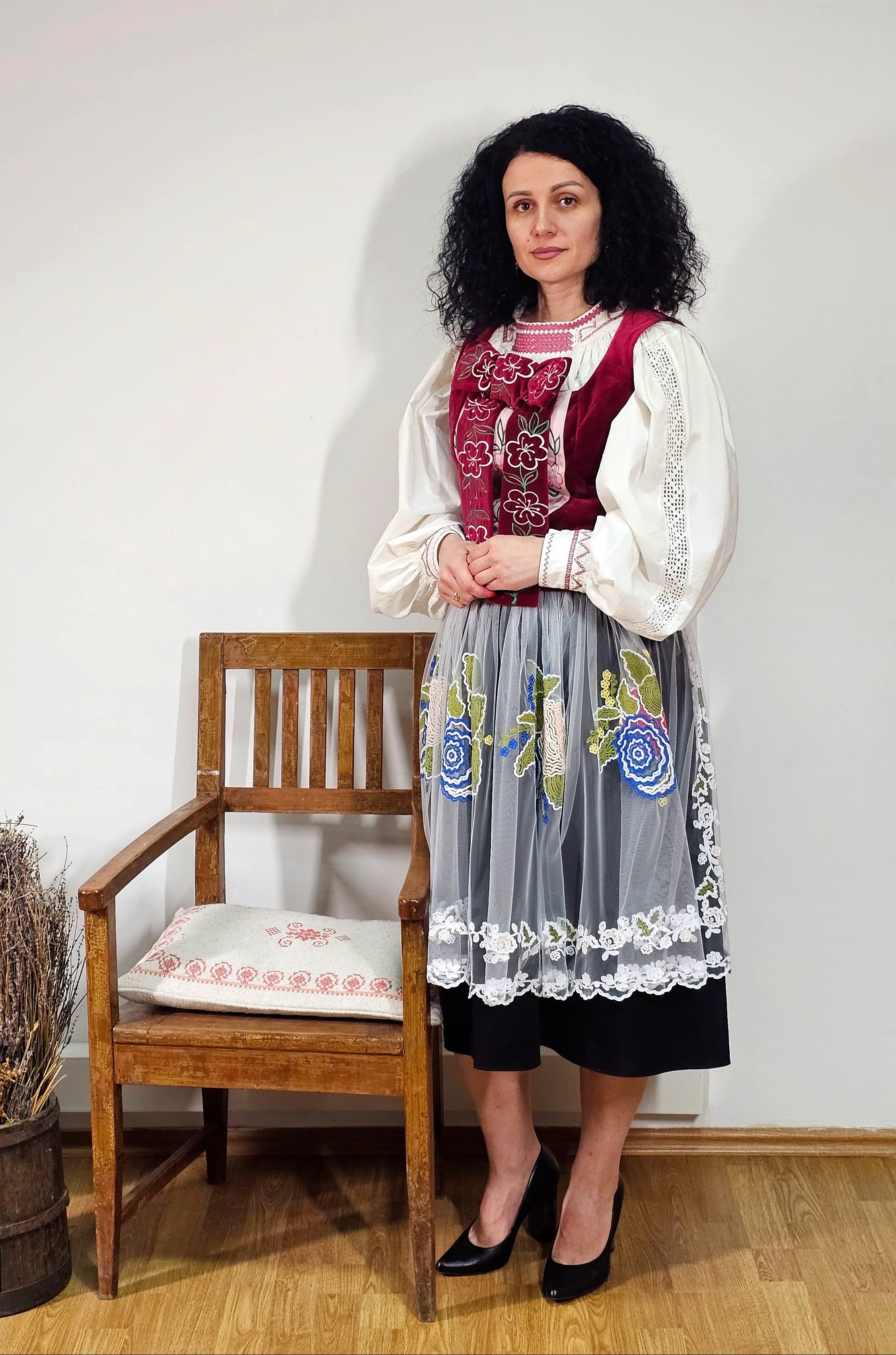 Costum tradițional de damă săsesc by Ionela Bran