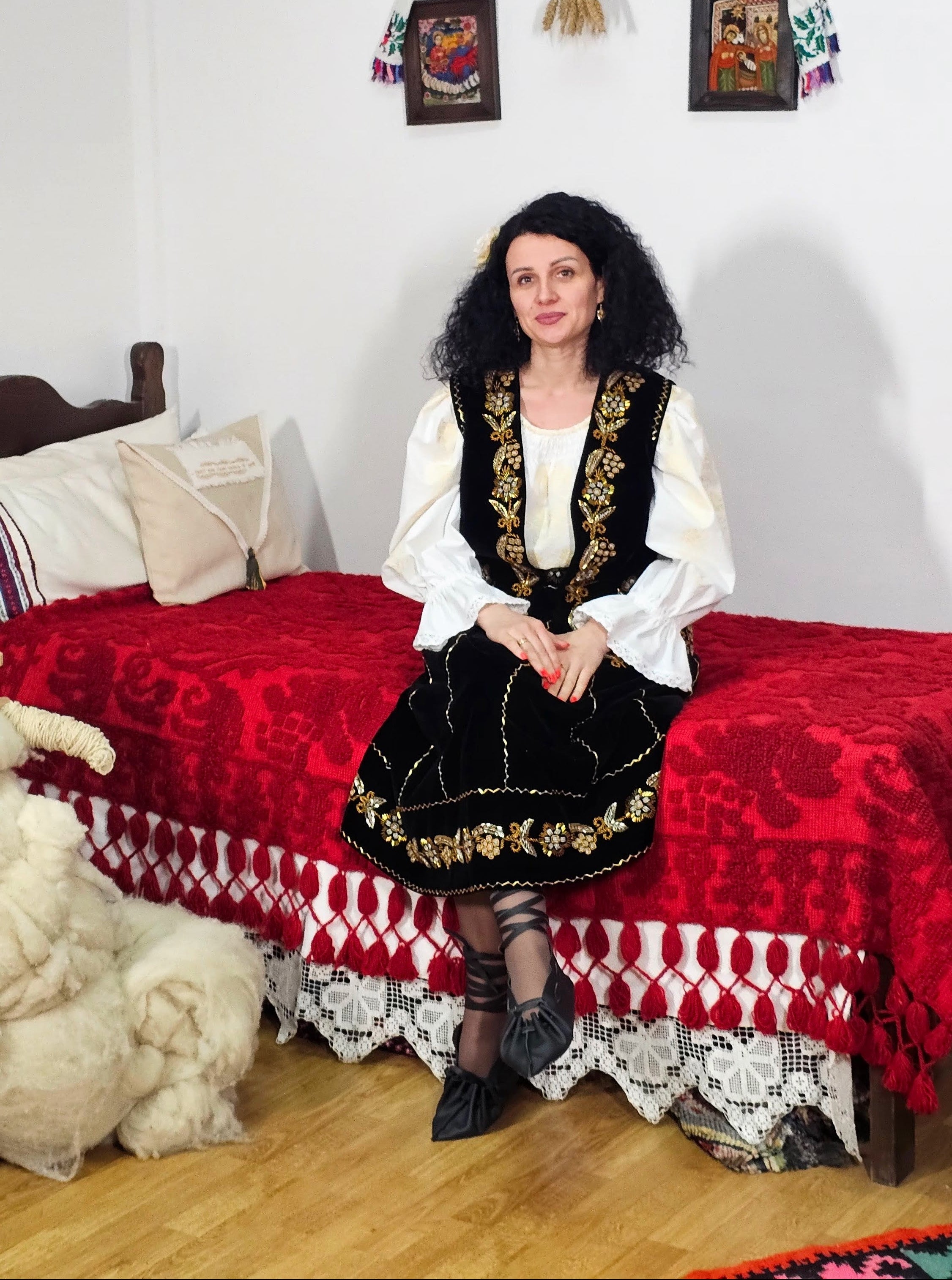 Costum tradițional de damă Vâlcea - Muscel by Ionela Bran
