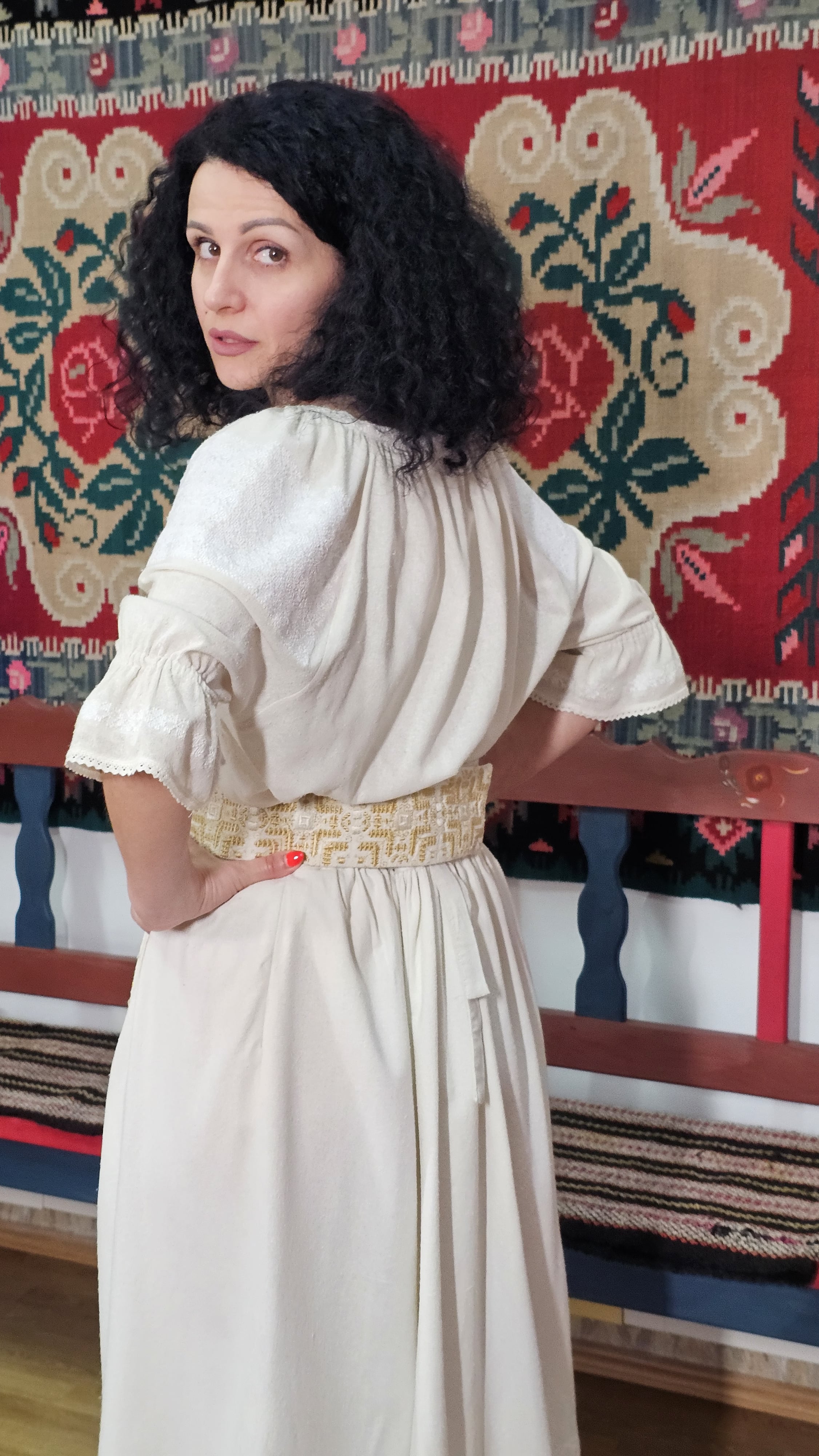 Poale - fustă tradițională brodată