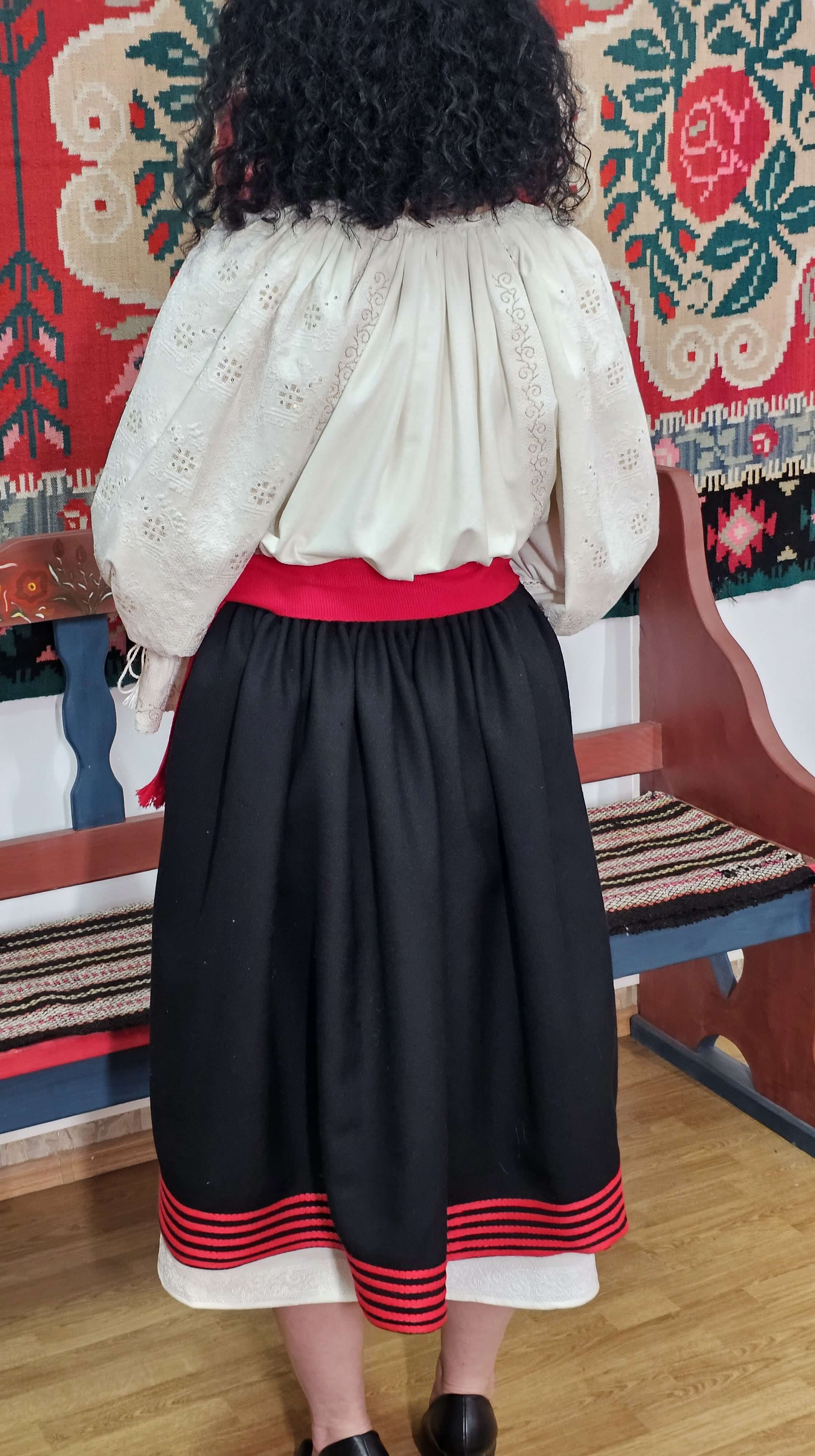 Ie tradițională de damă - Bran, cusută manual