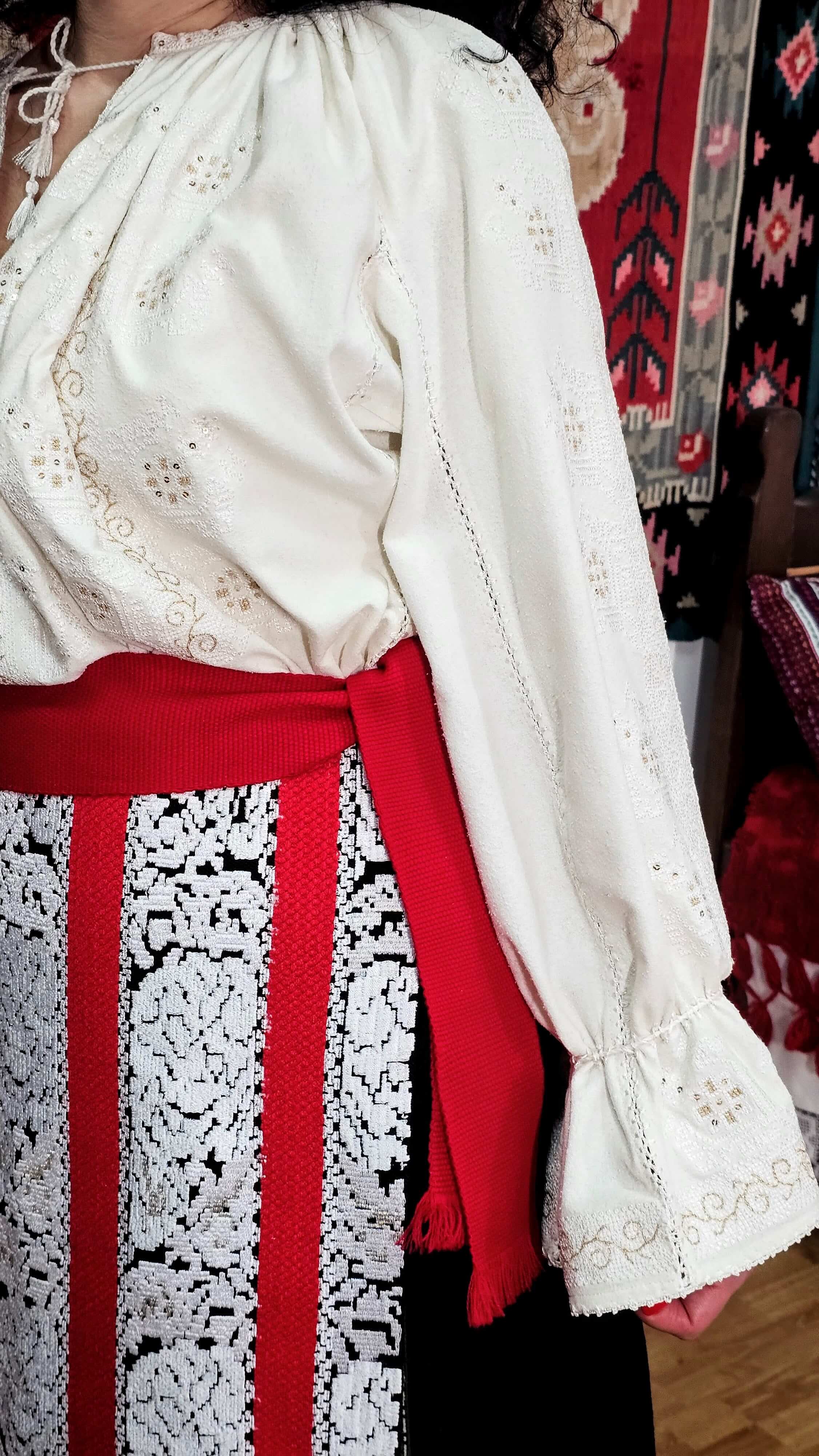 Ie tradițională de damă - Bran, cusută manual