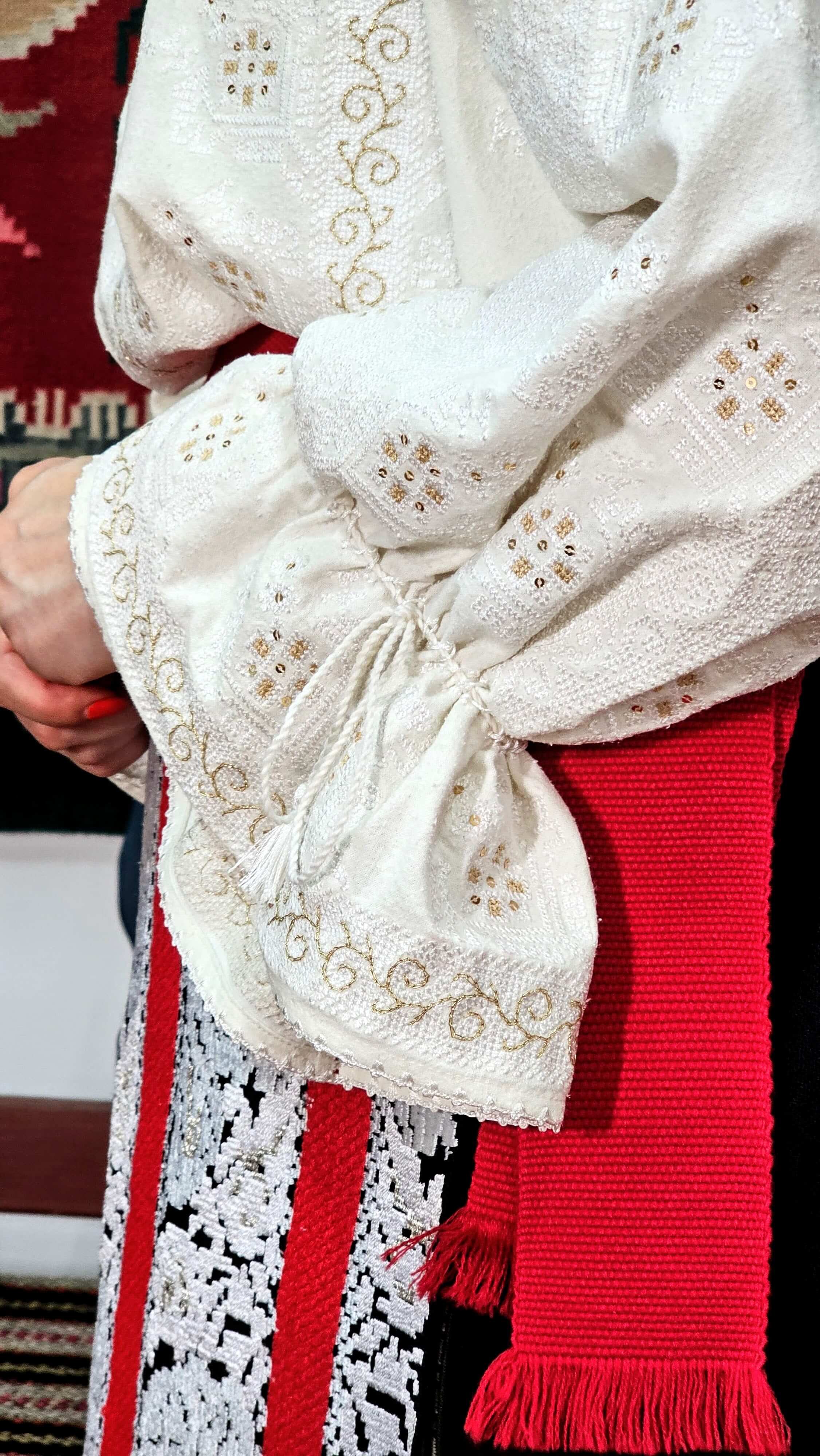 Ie tradițională de damă - Bran, cusută manual