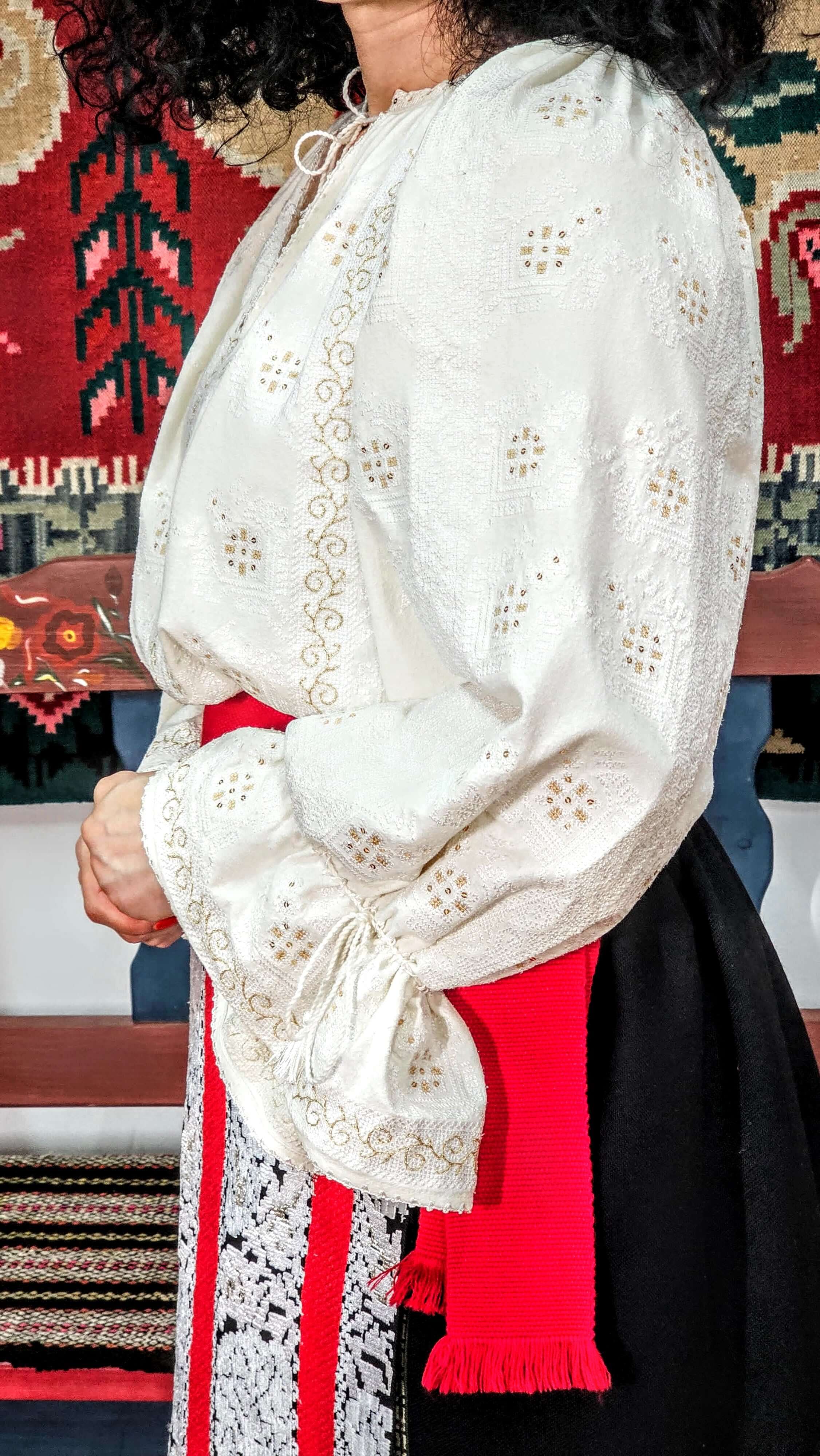 Ie tradițională de damă - Bran, cusută manual