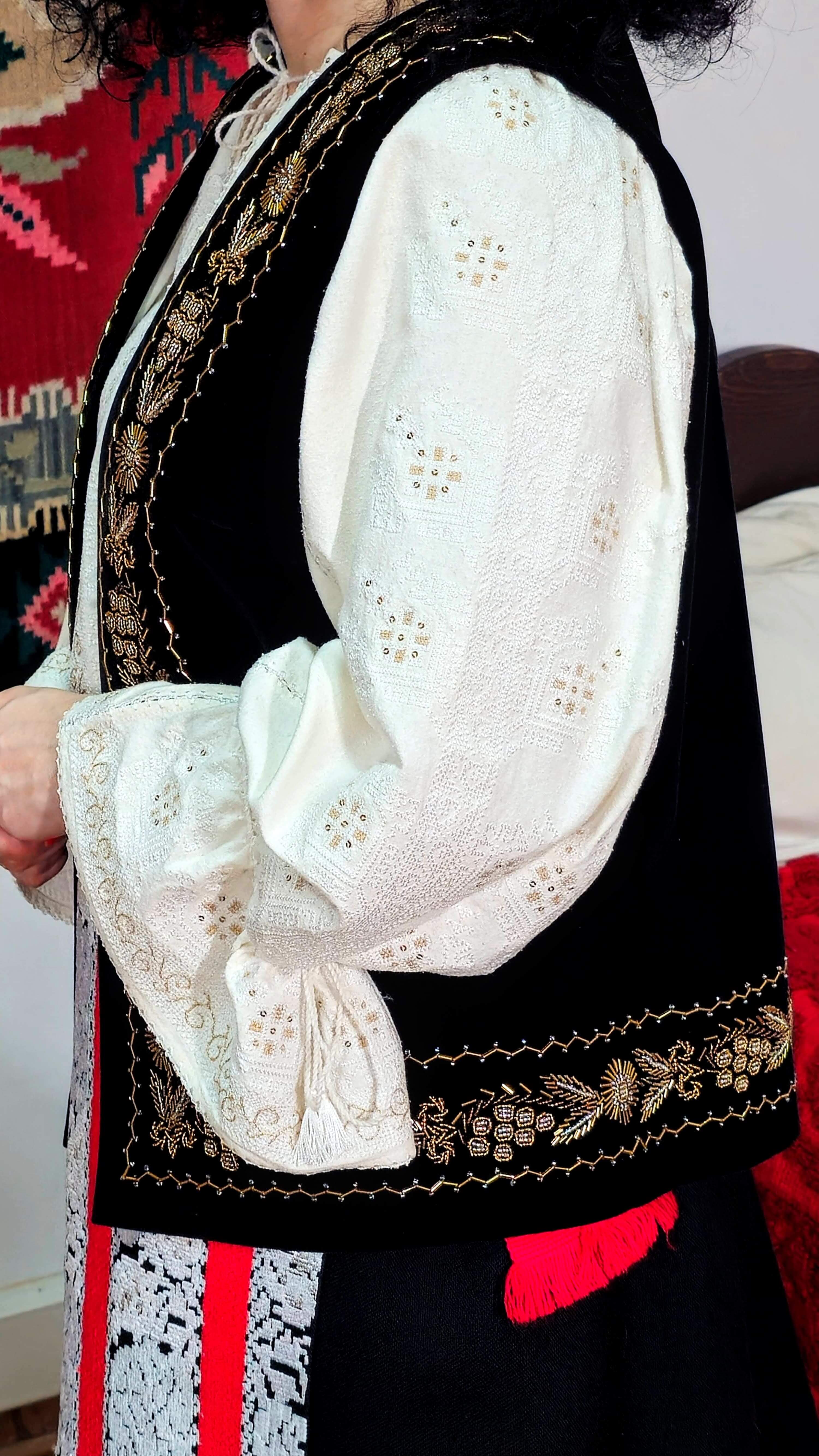 Ie tradițională de damă - Bran, cusută manual