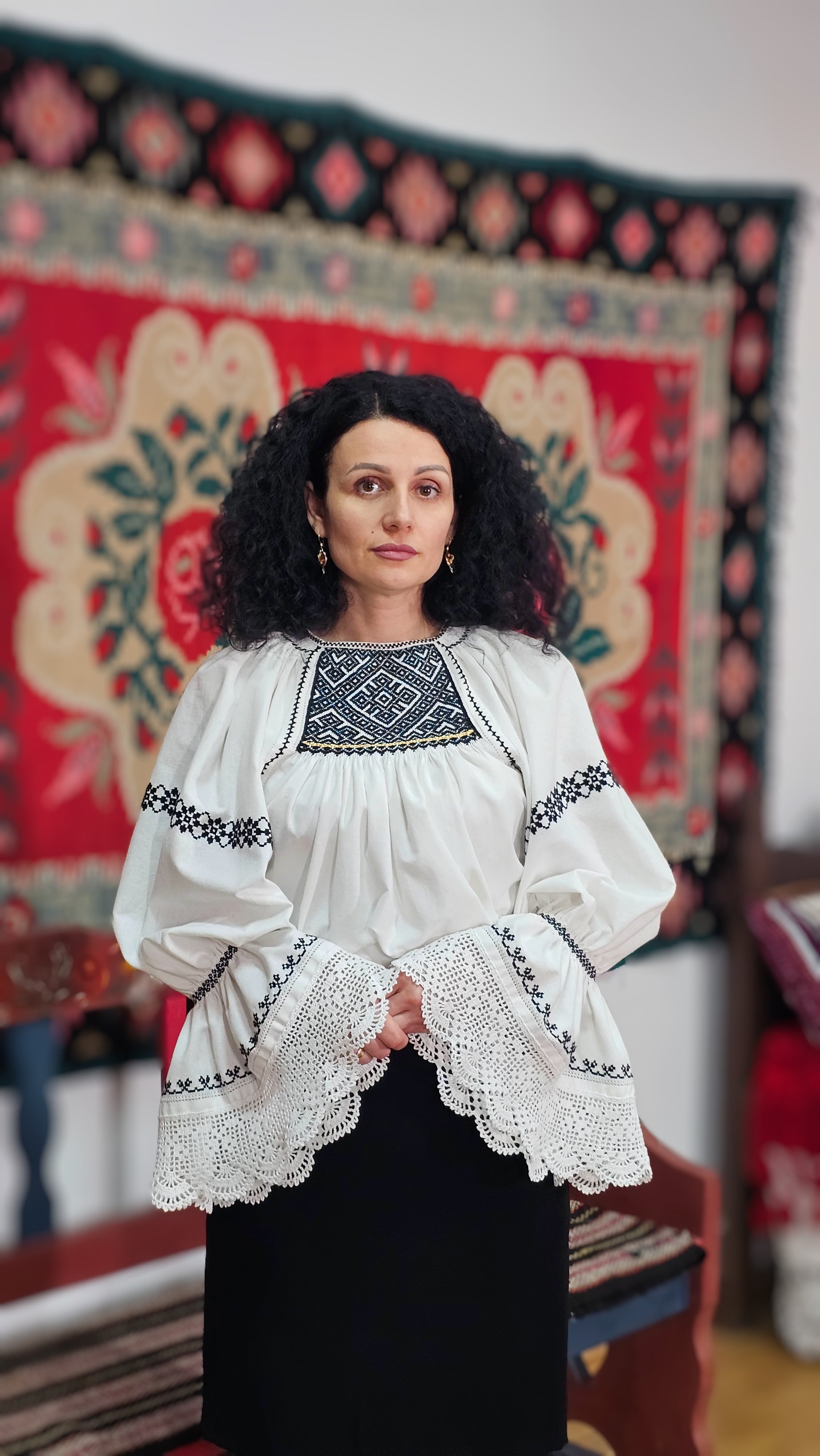 Ie tradițională cu ciupag cusută manual