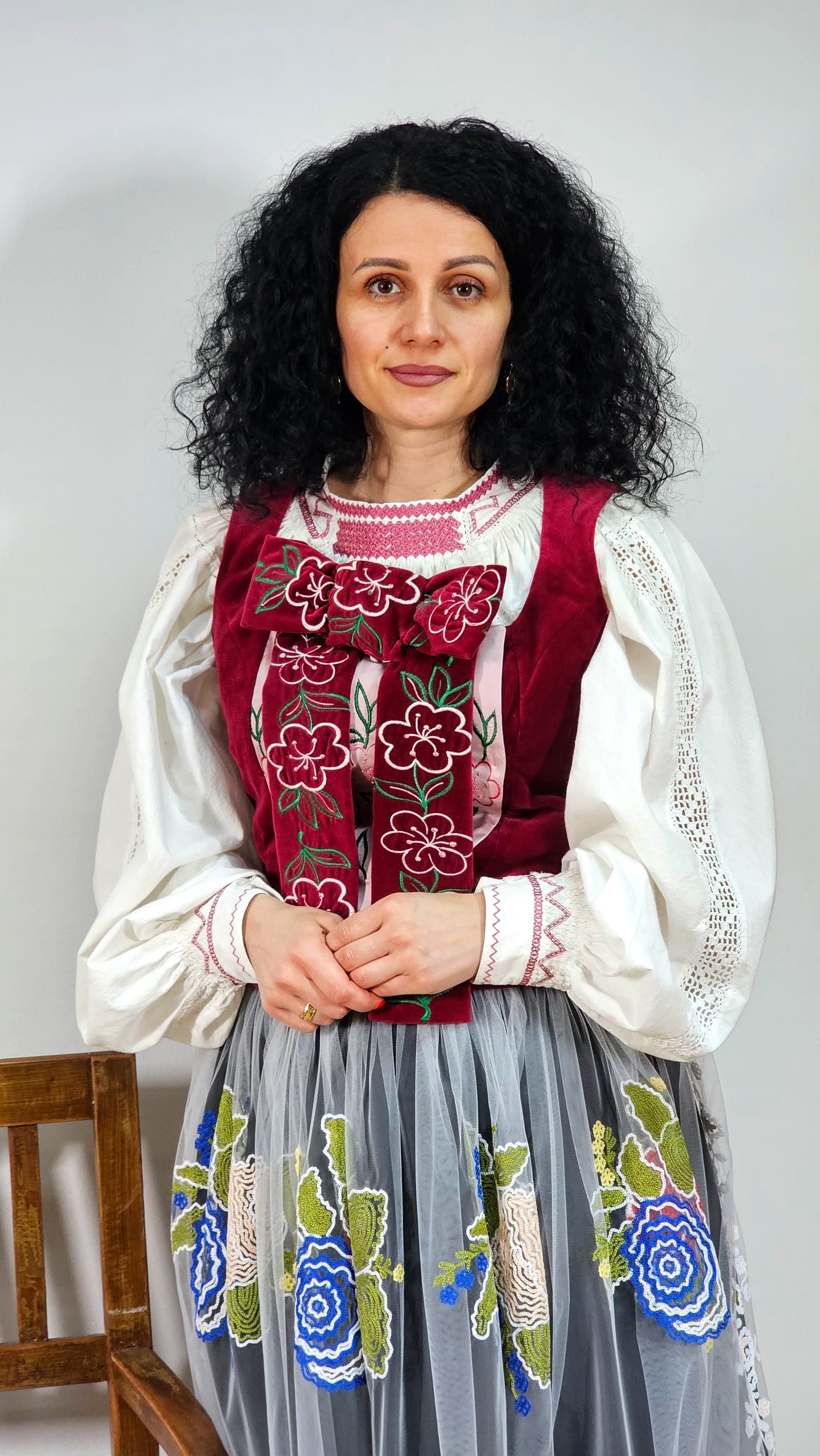 Costum tradițional de damă săsesc by Ionela Bran