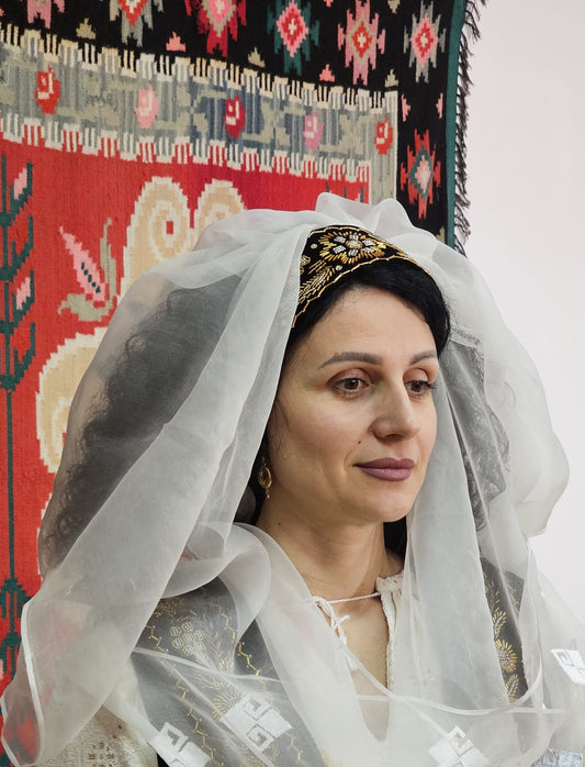 Legătoare de cap cu mărgele – zona Bran