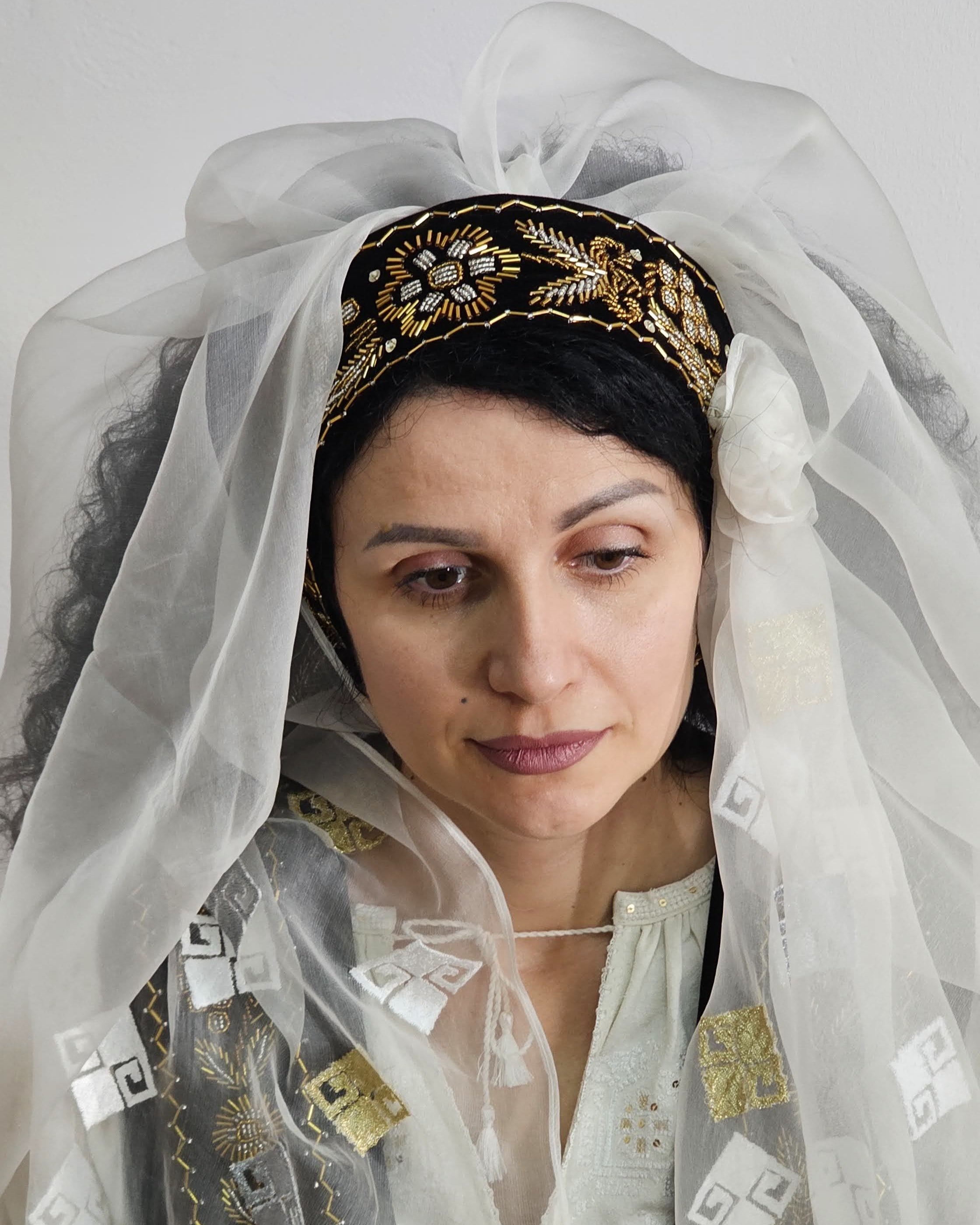 Legătoare de cap cu mărgele – zona Bran