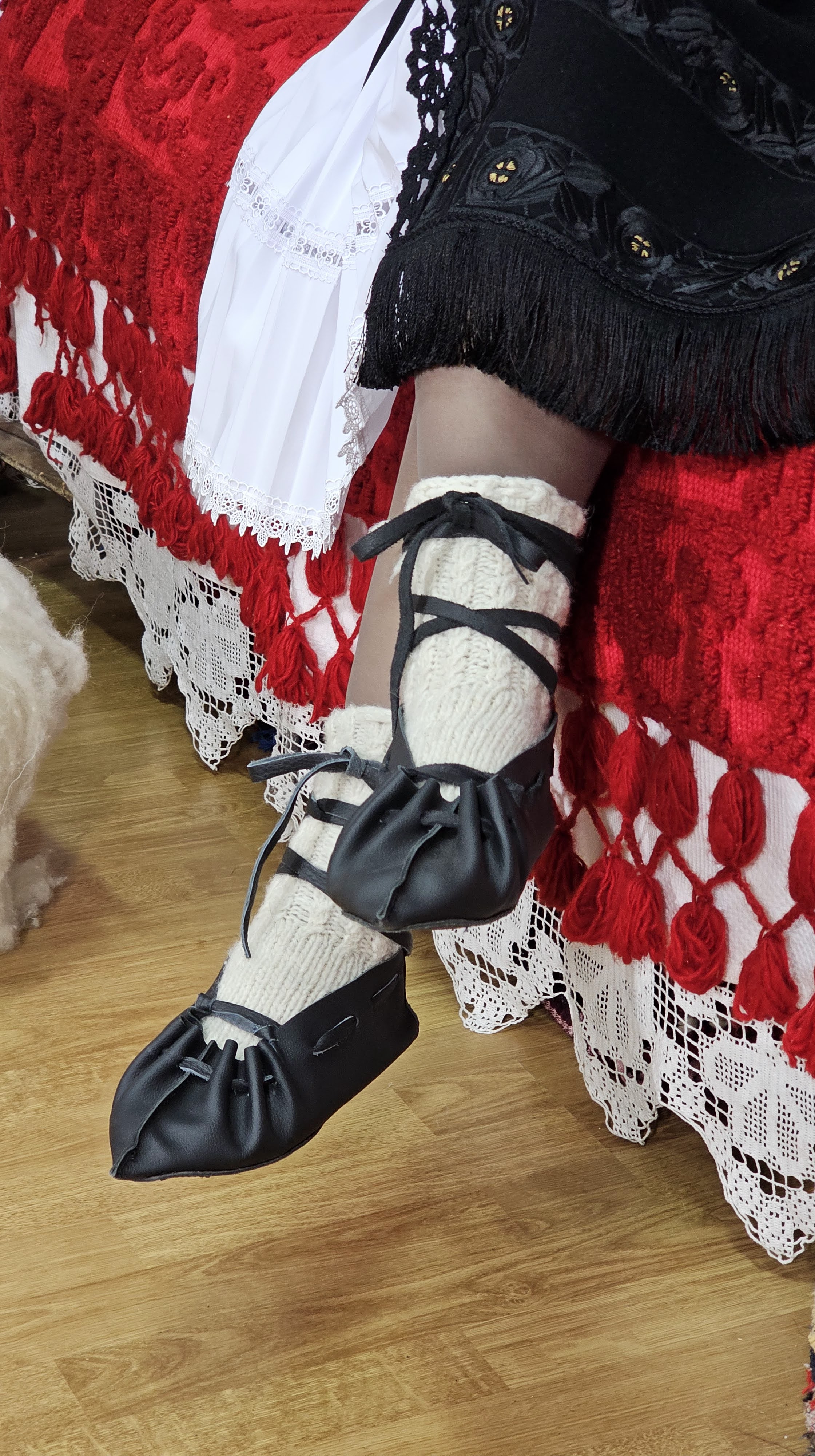 Opinci tradiționale din piele naturală