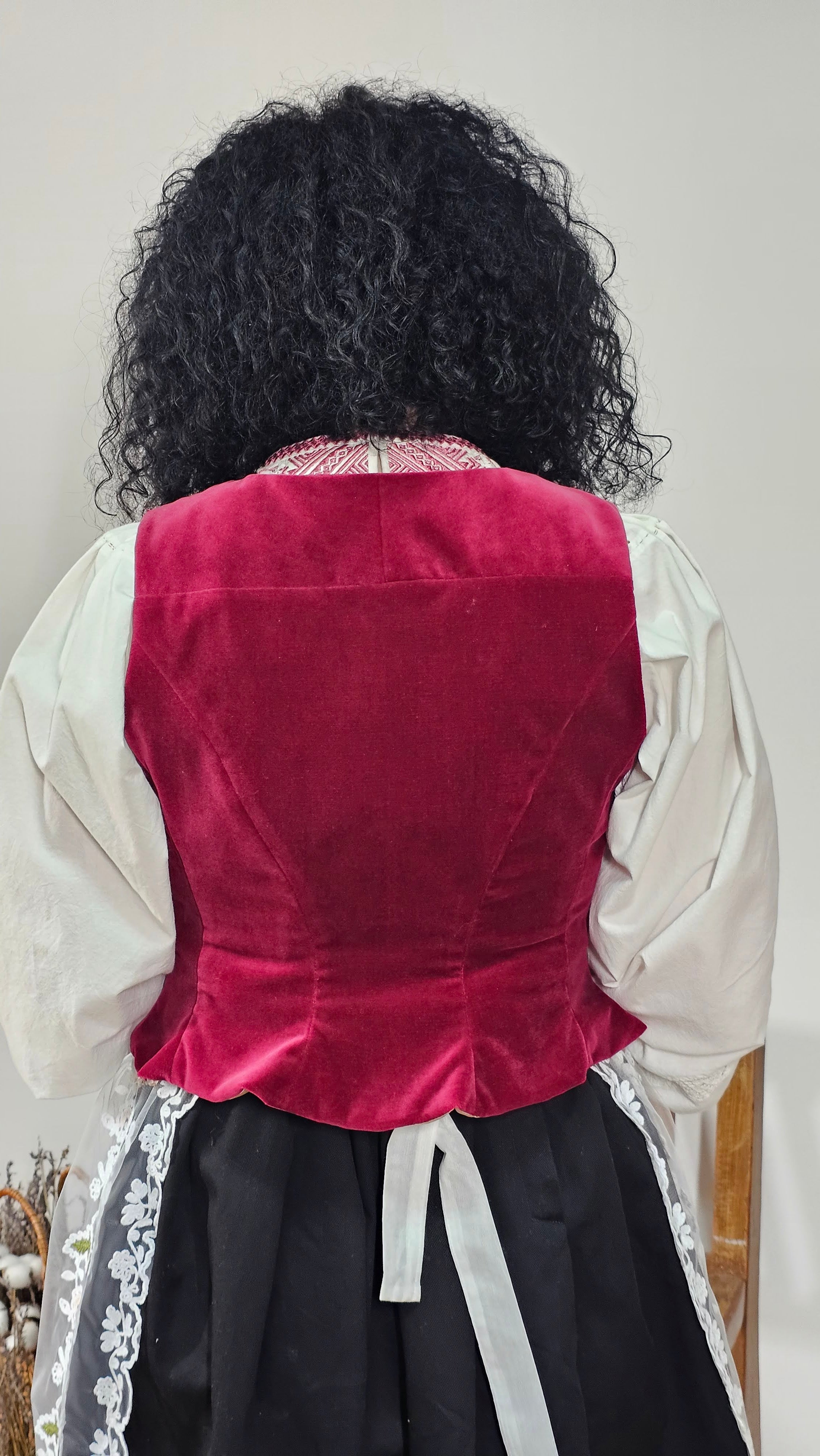 Vestă tradițională săsească din catifea