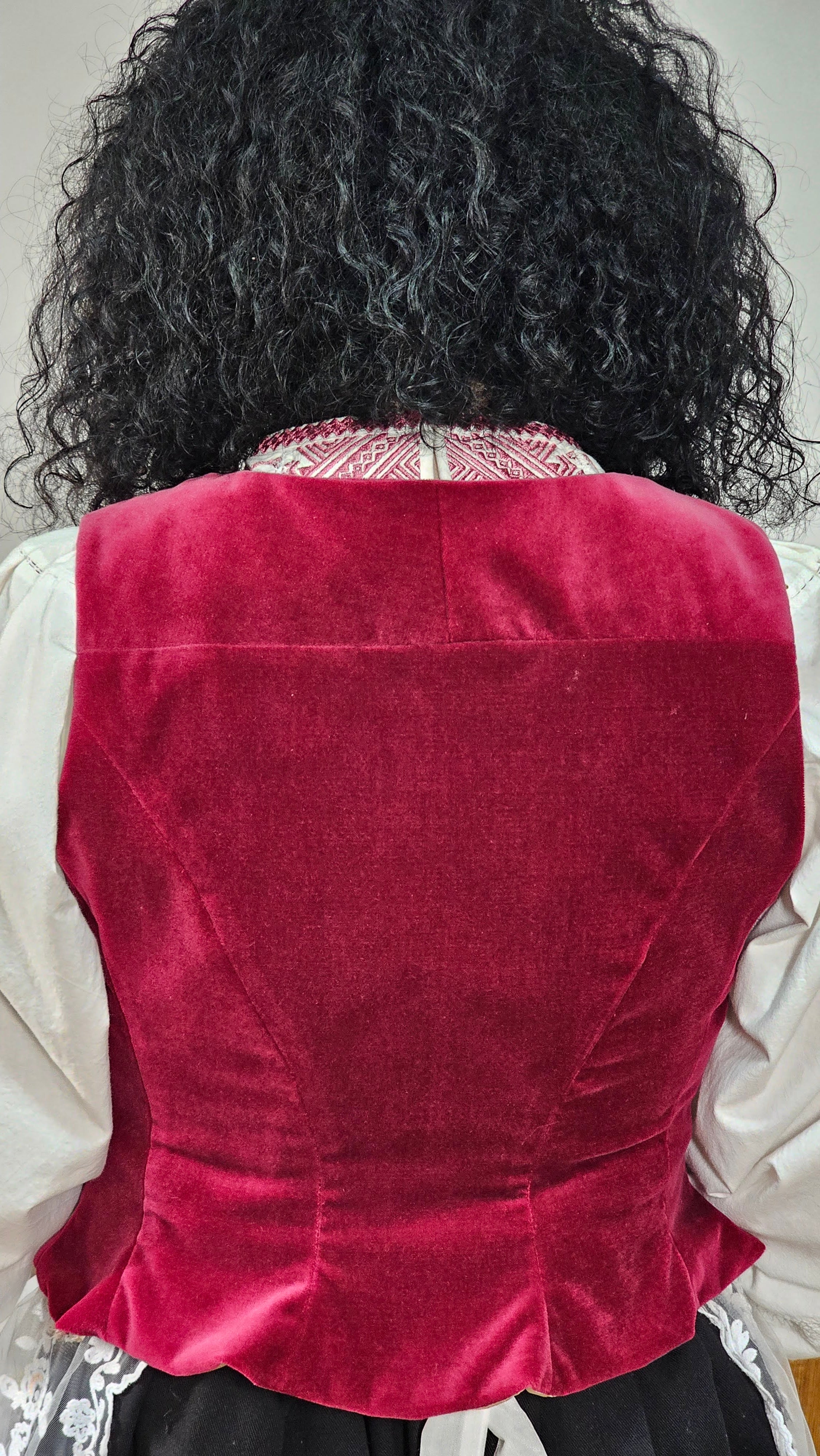 Vestă tradițională săsească din catifea